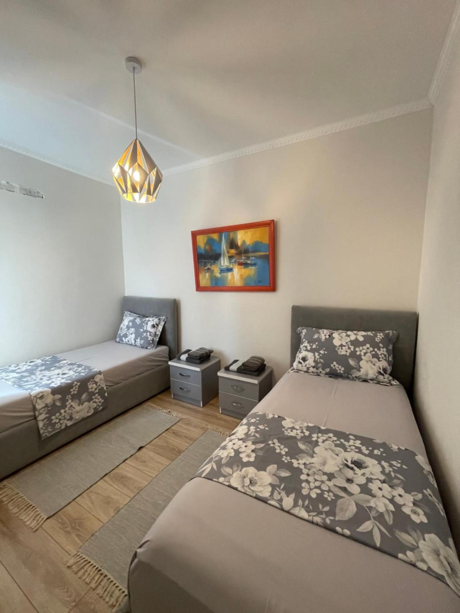 Peak Apartment Modern Durres City Centre #2 エクステリア 写真